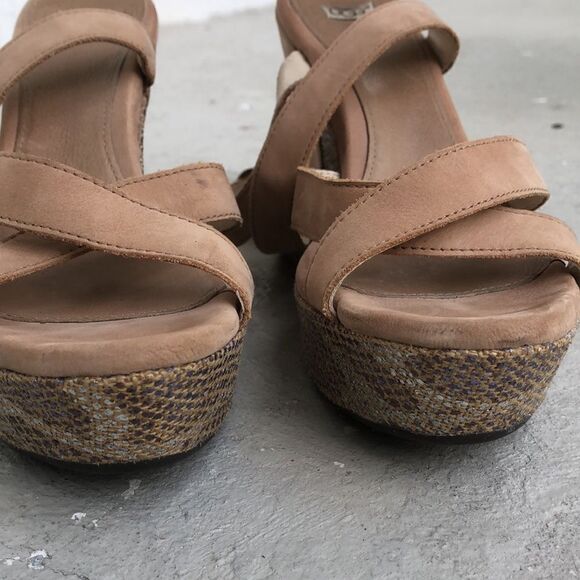 Uggs   - Picture 5 of 7